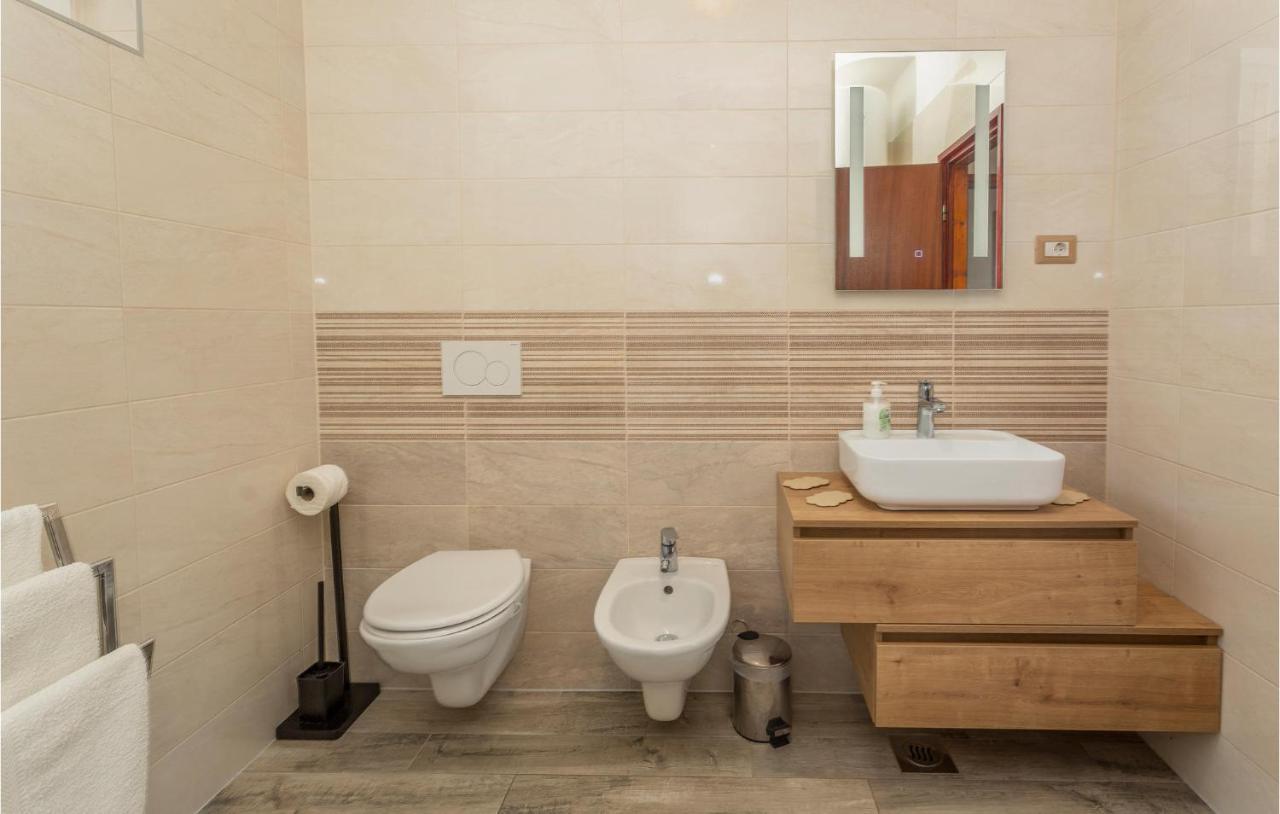 2 Bedroom Beautiful Apartment In Omisalj Luaran gambar