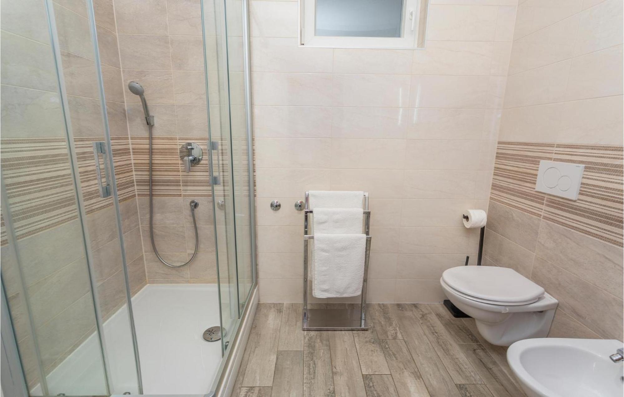 2 Bedroom Beautiful Apartment In Omisalj Luaran gambar