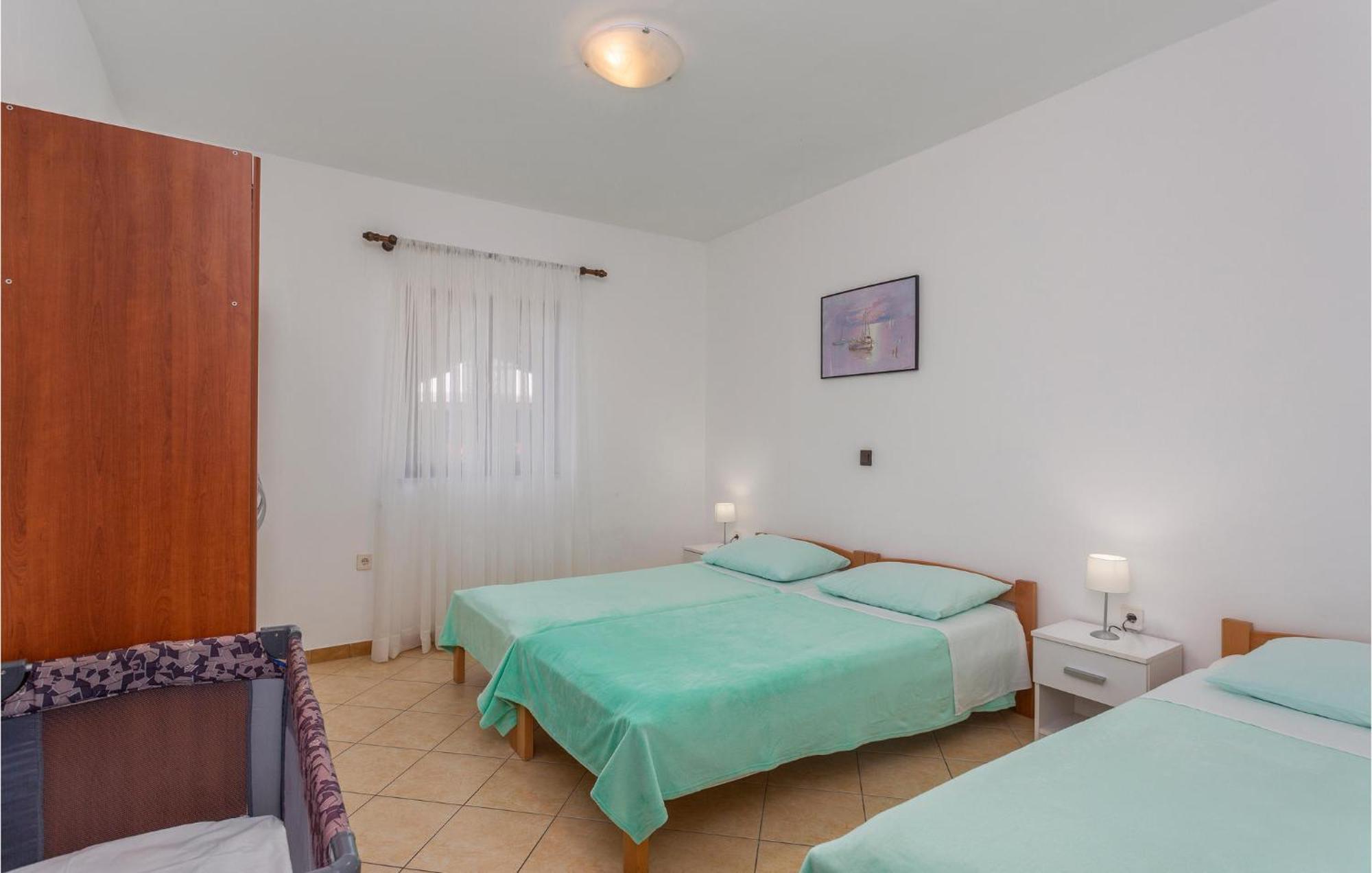 2 Bedroom Beautiful Apartment In Omisalj Luaran gambar