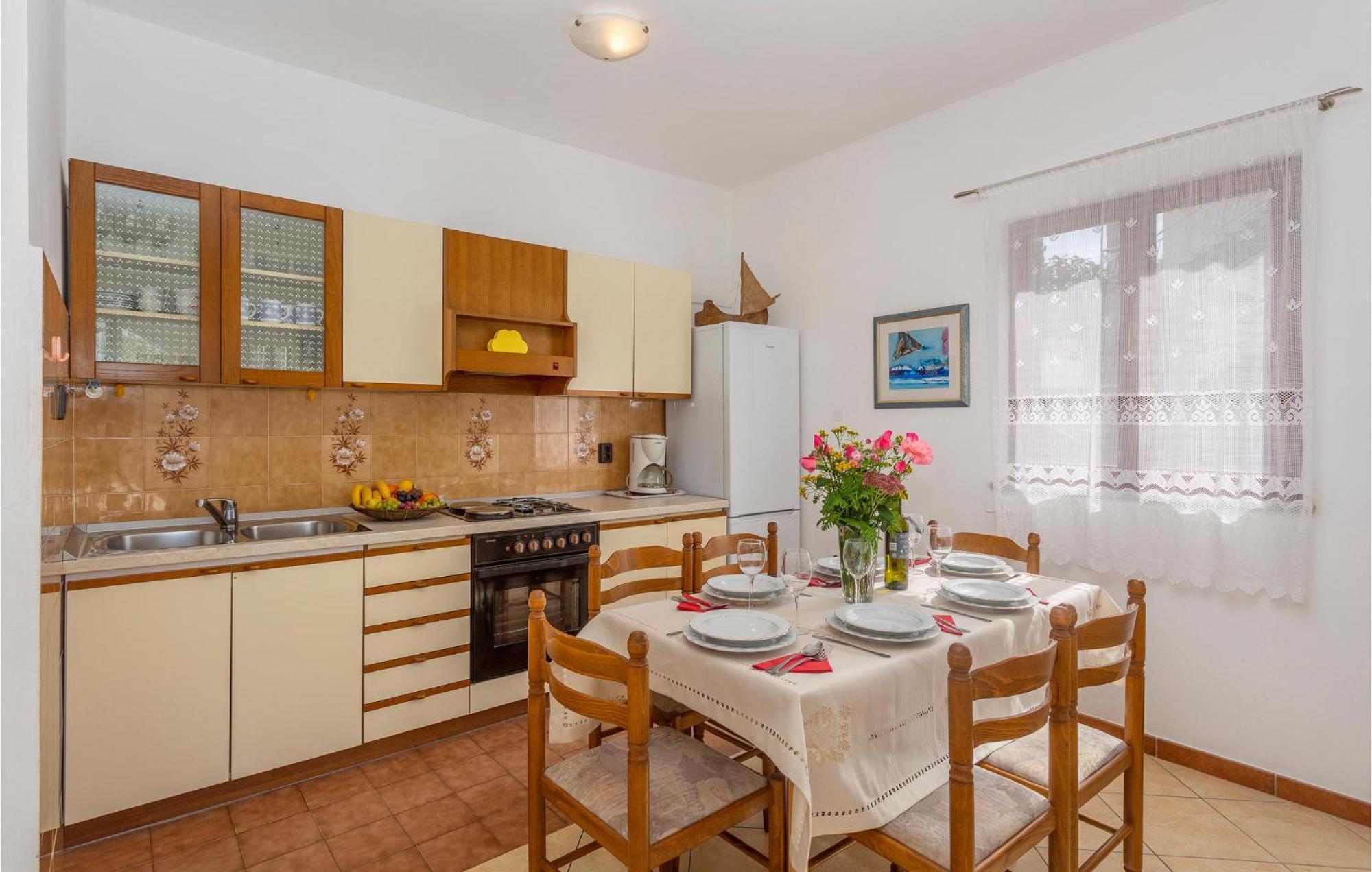 2 Bedroom Beautiful Apartment In Omisalj Luaran gambar