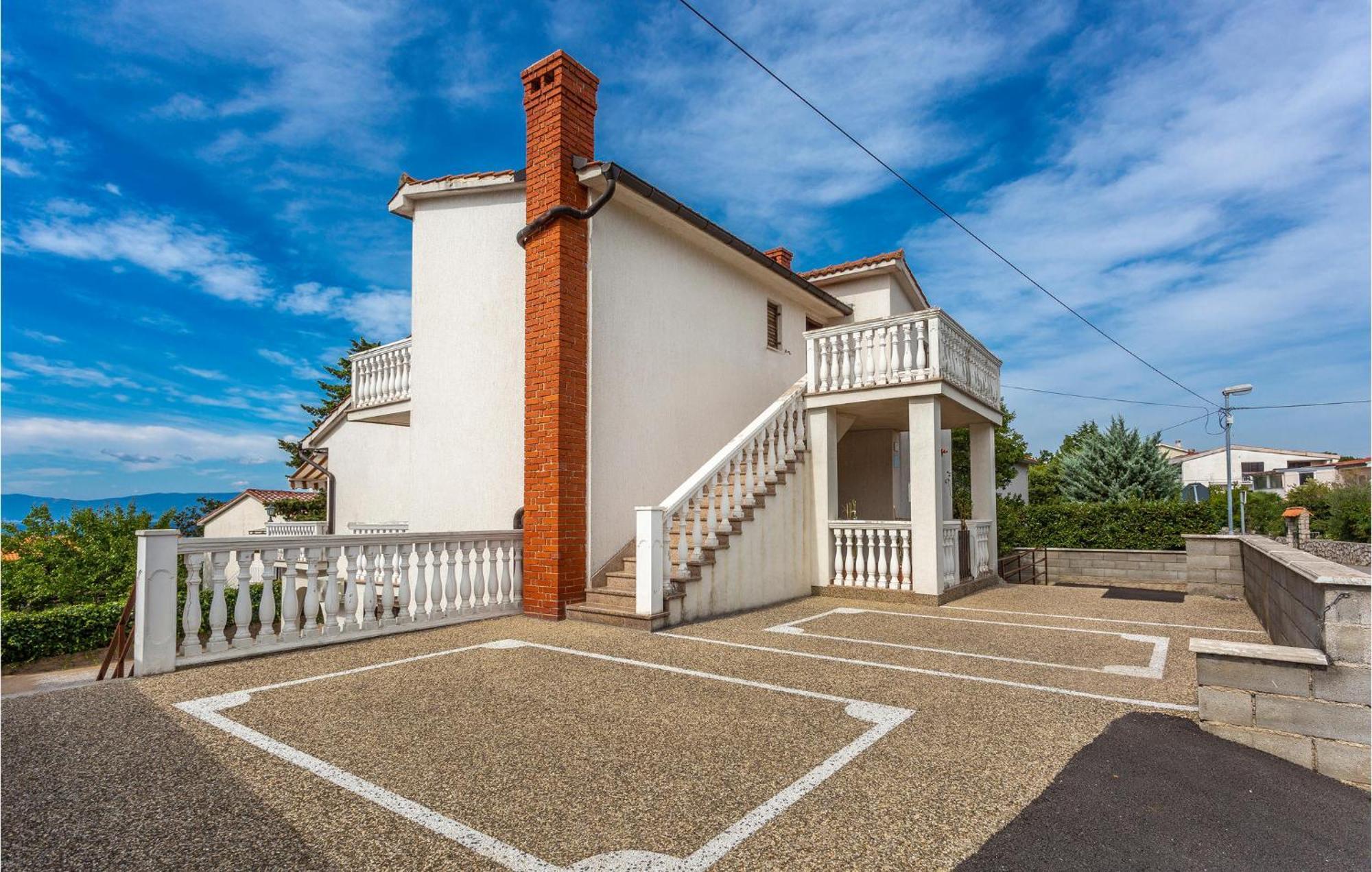 2 Bedroom Beautiful Apartment In Omisalj Luaran gambar